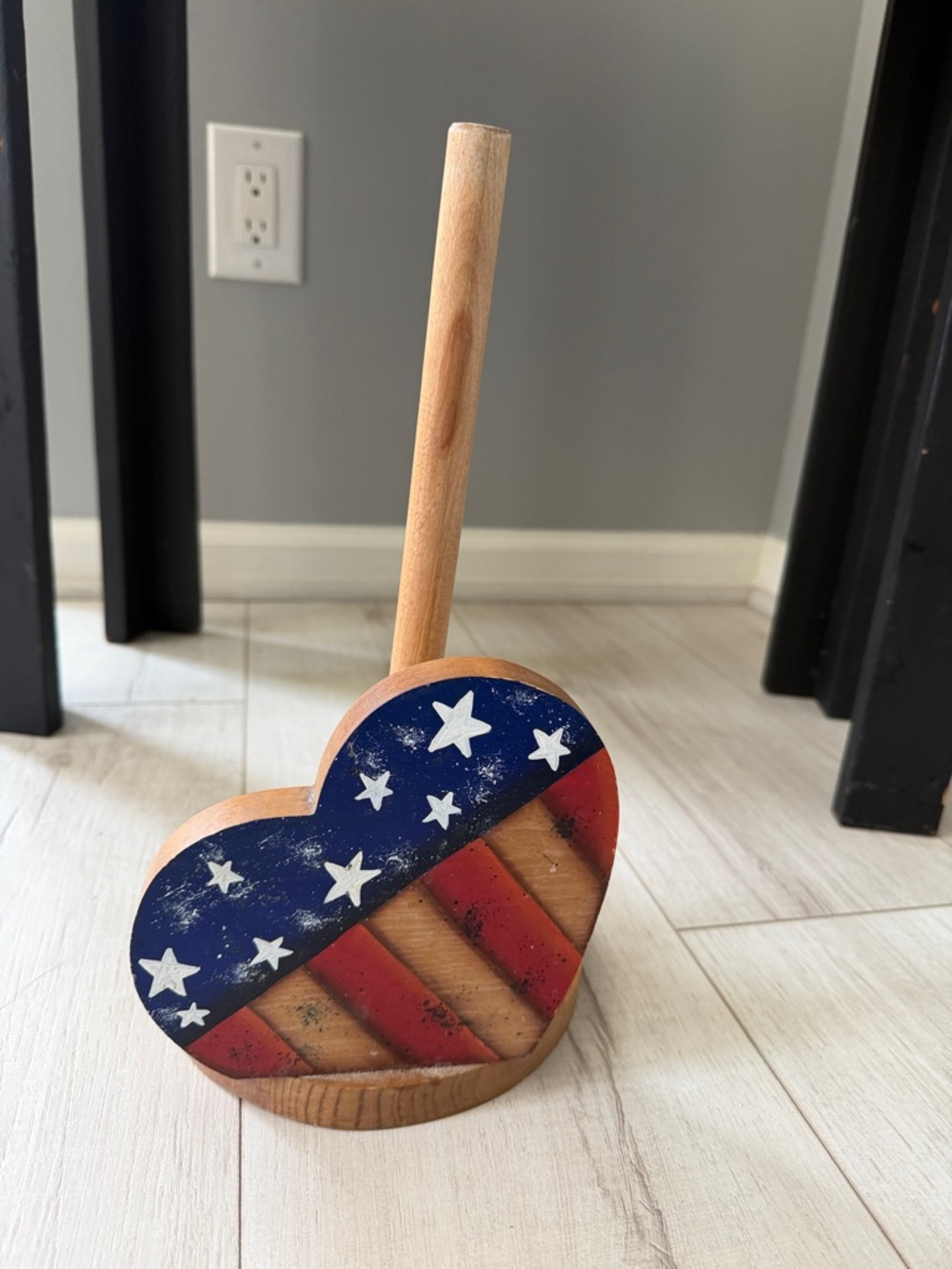 Wooden Heart Paper Towel Holder with Patriotic Stars & Stripes 1997